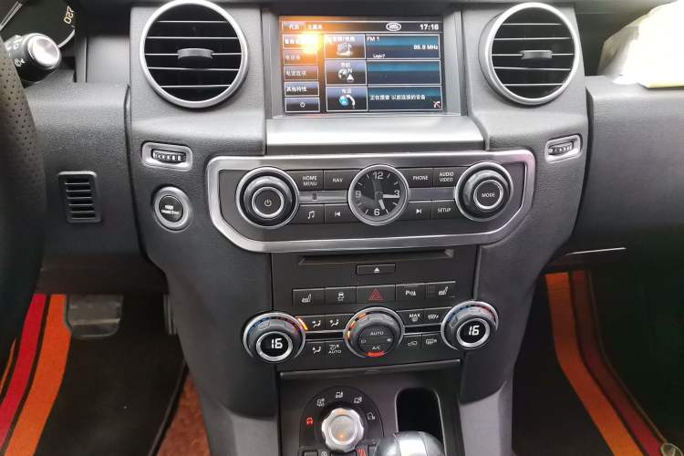 Used Land Rover Discovery 2013 5.0 V8 HSE Audio And AC Panel