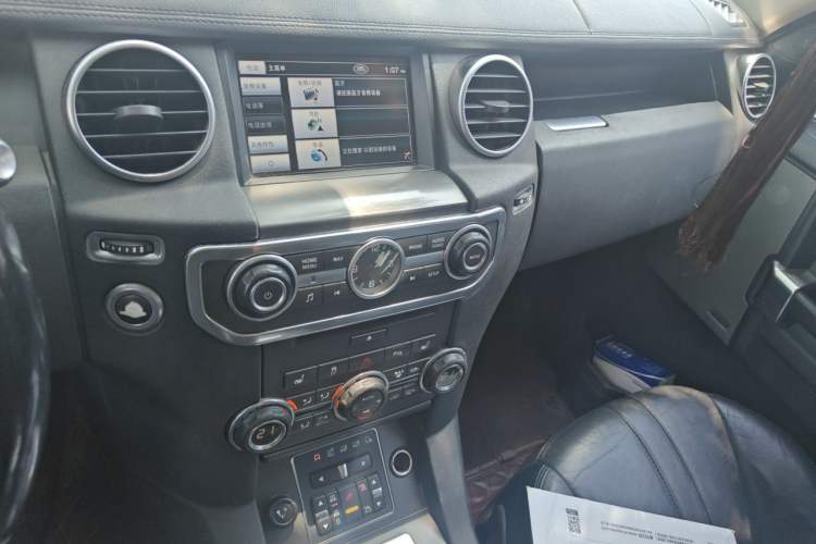 Used Land Rover Discovery 2013 3.0 SDV6 HSE Diesel Edition Audio And AC Panel