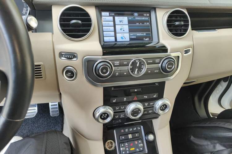 Used Land Rover Discovery 2013 3.0 SDV6 HSE Diesel Edition Audio And AC Panel