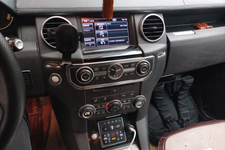Used Land Rover Discovery 2013 3.0 SDV6 HSE Diesel Edition Audio And AC Panel