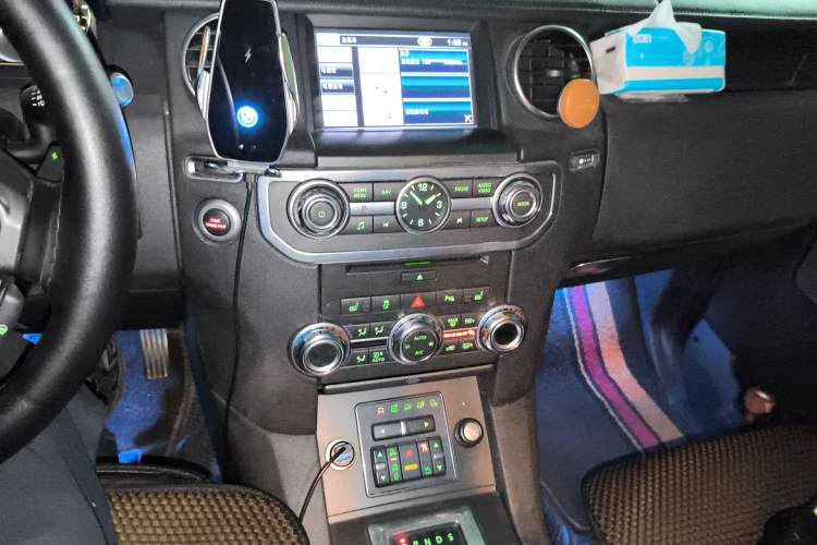 Used Land Rover Discovery 2013 3.0 SDV6 HSE Diesel Edition Audio And AC Panel