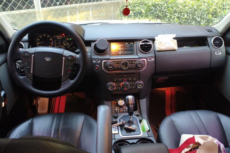 Used Land Rover Discovery 2013 5.0 V8 HSE Center Console