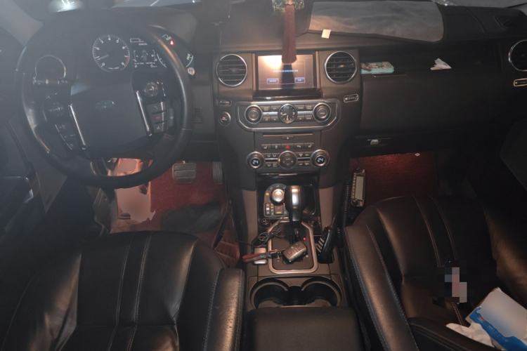 Used Land Rover Discovery 2013 5.0 V8 HSE Center Console