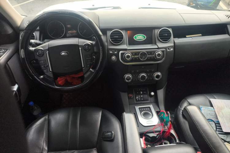 Used Land Rover Discovery 2013 3.0 SDV6 HSE Diesel Edition Center Console
