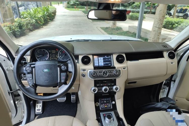 Used Land Rover Discovery 2013 3.0 SDV6 HSE Diesel Edition Center Console
