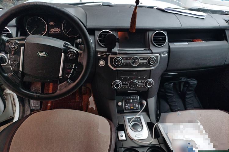 Used Land Rover Discovery 2013 3.0 SDV6 HSE Diesel Edition Center Console