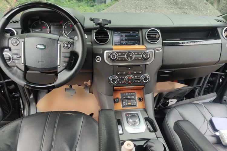 Used Land Rover Discovery 2013 3.0 SDV6 HSE Diesel Edition Center Console