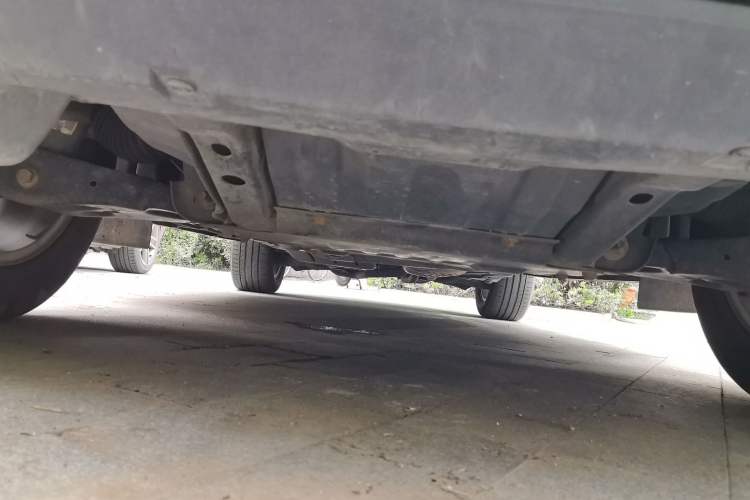 Used Land Rover Discovery 2013 5.0 V8 HSE Chassis Front