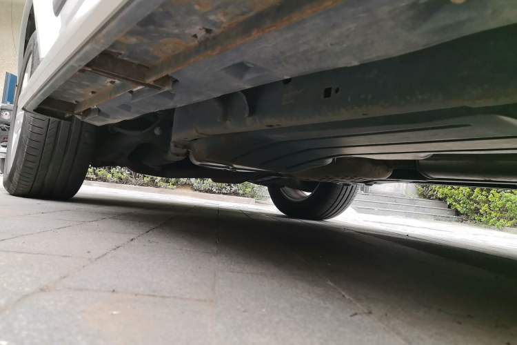 Used Land Rover Discovery 2013 5.0 V8 HSE Chassis Front Right