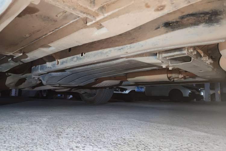 Used Land Rover Discovery 2013 5.0 V8 HSE Chassis Front Right