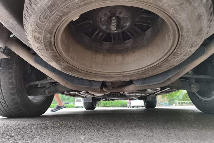Used Land Rover Discovery 2013 5.0 V8 SE model Chassis Rear