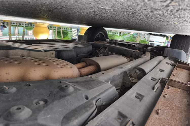 Used Land Rover Discovery 2013 5.0 V8 SE model Chassis Rear Left