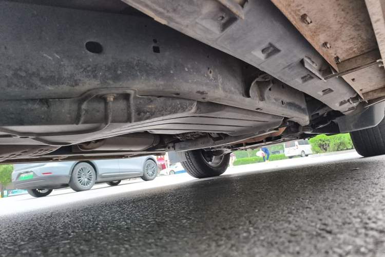 Used Land Rover Discovery 2013 5.0 V8 SE model Chassis Rear Right