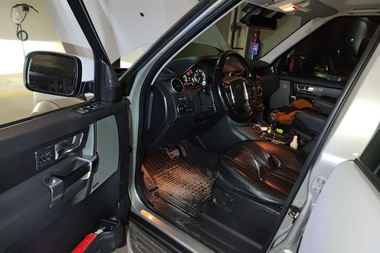 Used Land Rover Discovery 2013 5.0 V8 HSE Driver Seat