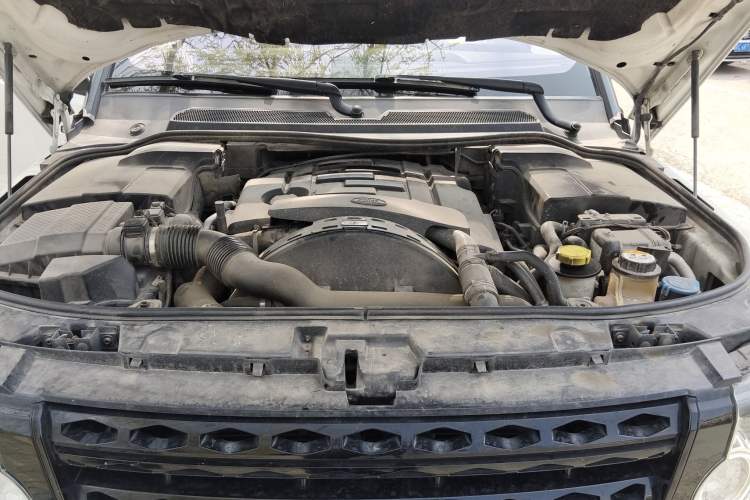 Used Land Rover Discovery 2013 3.0 SDV6 HSE Diesel Edition Engine Bay