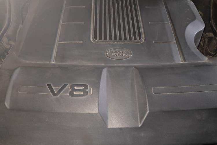 Used Land Rover Discovery 2013 5.0 V8 HSE Engine Bay