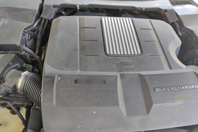 Used Land Rover Discovery 2013 4th Generation 3.0 SDV6 Luxury Black Limited Edition Engine Bay