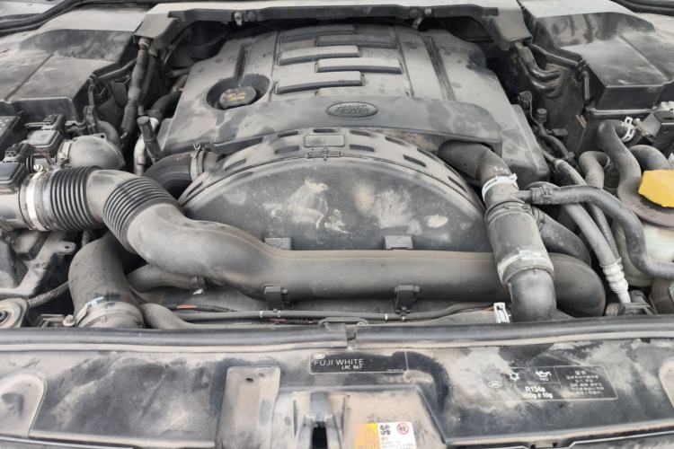Used Land Rover Discovery 2013 3.0 SDV6 HSE Diesel Edition Engine Bay