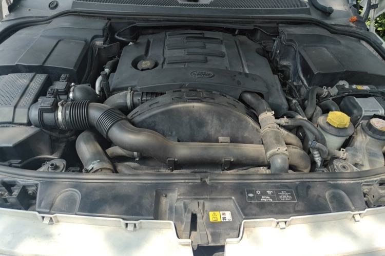 Used Land Rover Discovery 2013 3.0 SDV6 HSE Diesel Edition Engine Bay