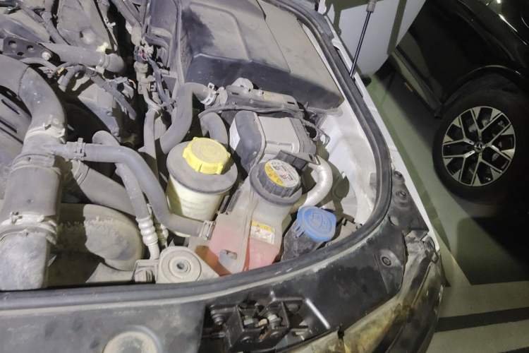 Used Land Rover Discovery  Engine Bay Left