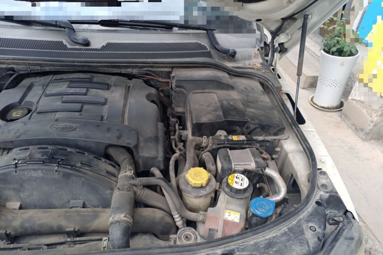 Used Land Rover Discovery 2013 3.0 SDV6 HSE Diesel Edition Engine Bay Left