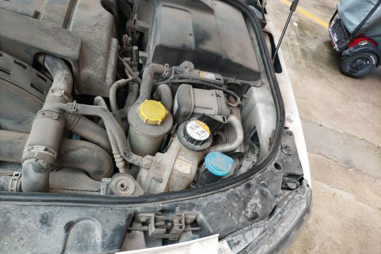 Used Land Rover Discovery 2013 3.0 SDV6 HSE Diesel Edition Engine Bay Left