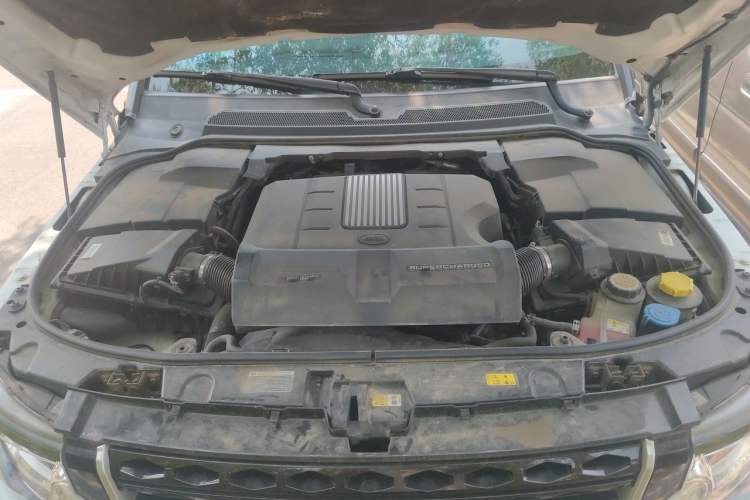 Used Land Rover Discovery  Engine Bay
