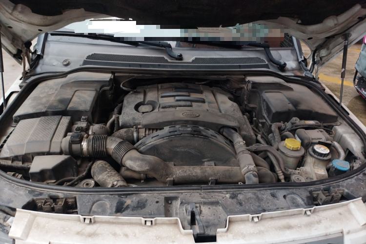 Used Land Rover Discovery 2013 3.0 SDV6 HSE Diesel Edition Engine Bay