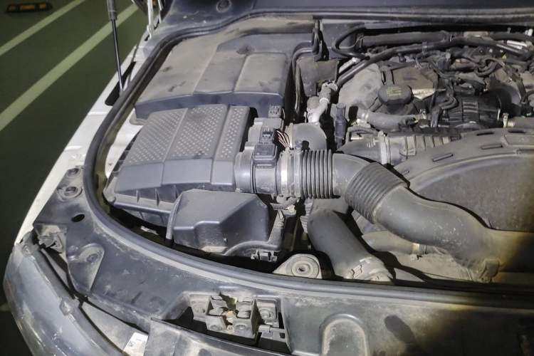 Used Land Rover Discovery  Engine Bay Right