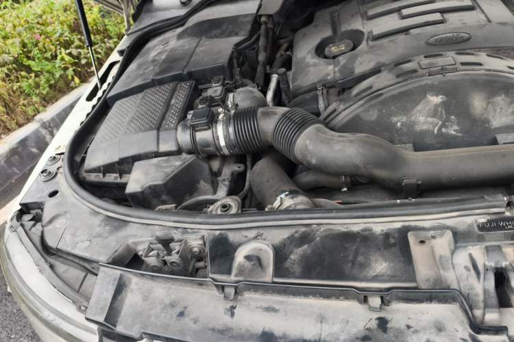 Used Land Rover Discovery 2013 3.0 SDV6 HSE Diesel Edition Engine Bay Right