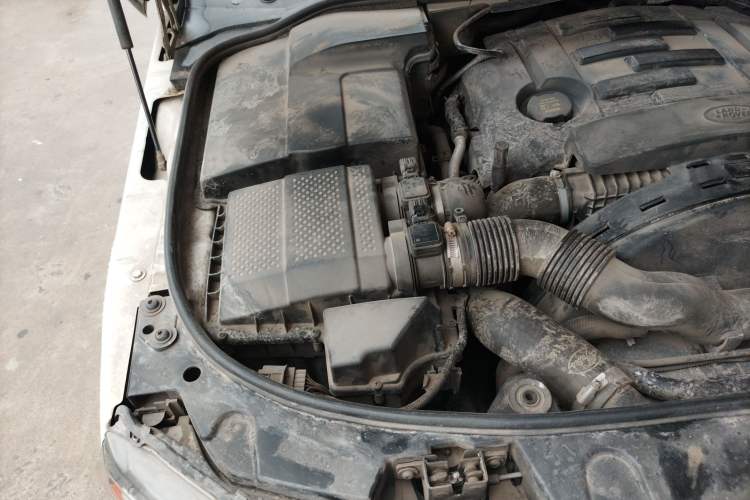 Used Land Rover Discovery 2013 3.0 SDV6 HSE Diesel Edition Engine Bay Right