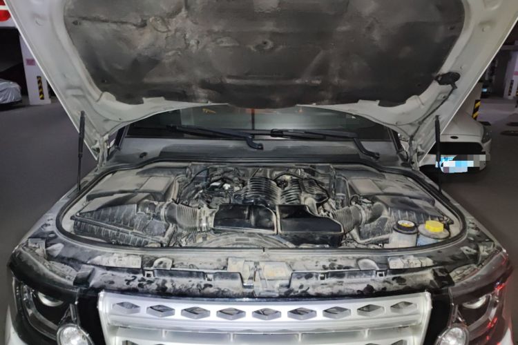 Used Land Rover Discovery 2013 5.0 V8 HSE Engine Bay