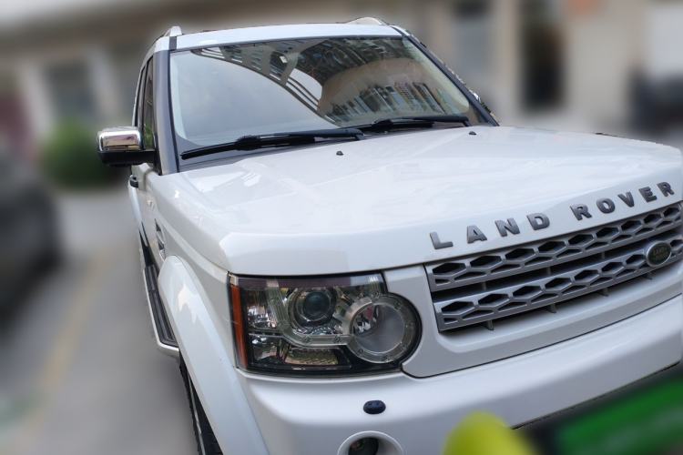 Used Land Rover Discovery 2013 5.0 V8 HSE Front Right 45 Deg