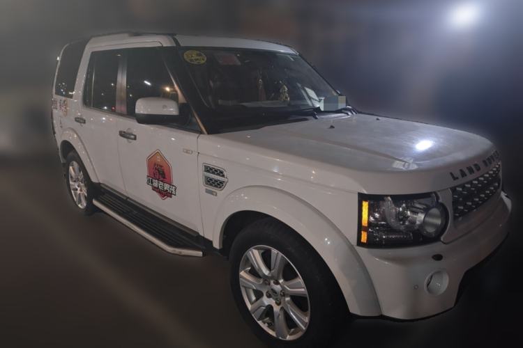 Used Land Rover Discovery 2013 5.0 V8 HSE Front Right 45 Deg