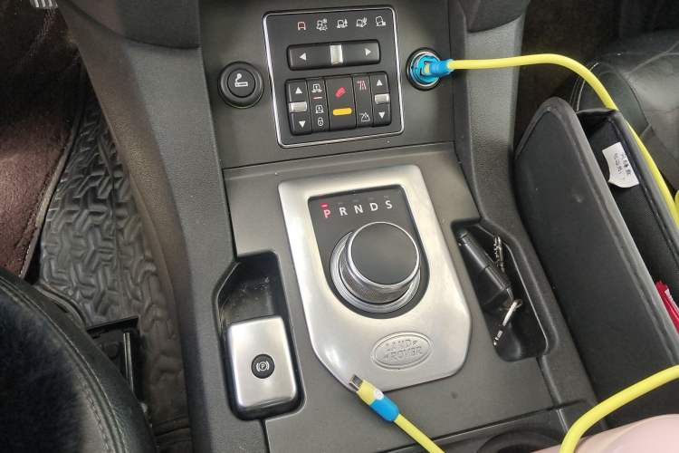Used Land Rover Discovery 2013 3.0 SDV6 HSE Diesel Edition Gear Lever