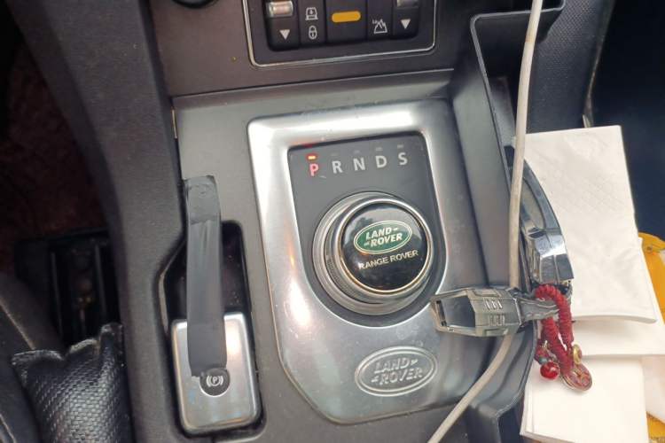 Used Land Rover Discovery 2013 3.0 SDV6 HSE Diesel Edition Gear Lever