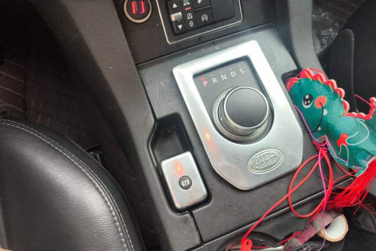 Used Land Rover Discovery 2013 3.0 SDV6 HSE Diesel Edition Gear Lever