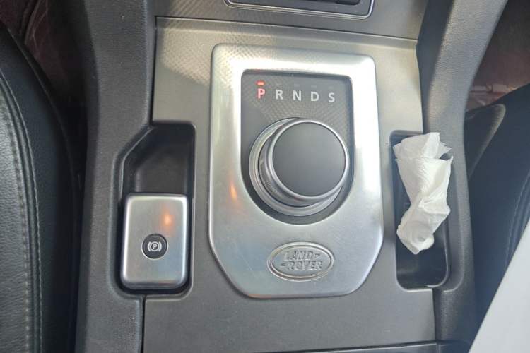 Used Land Rover Discovery 2013 3.0 SDV6 HSE Diesel Edition Gear Lever