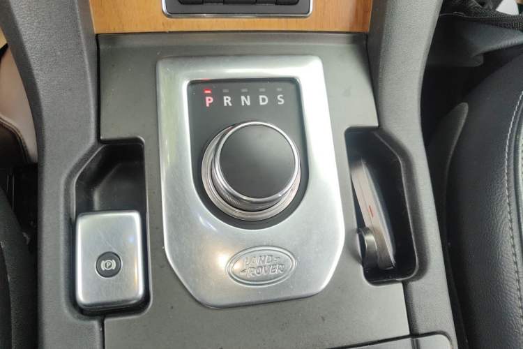 Used Land Rover Discovery 2013 3.0 SDV6 HSE Diesel Edition Gear Lever