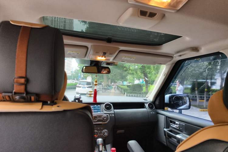 Used Land Rover Discovery 2013 5.0 V8 SE model Headliner