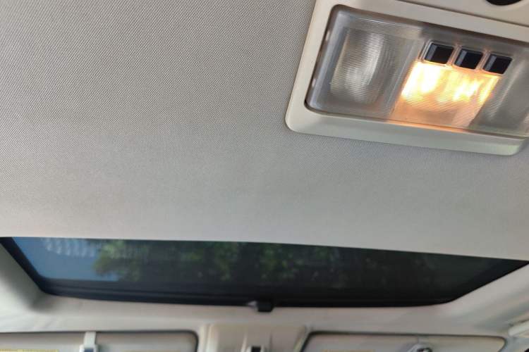 Used Land Rover Discovery 2013 4th Generation 3.0 SDV6 Luxury Black Limited Edition Headliner