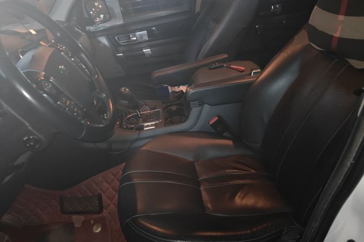 Used Land Rover Discovery 2013 5.0 V8 HSE Left Front Seat