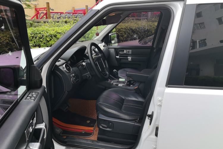 Used Land Rover Discovery 2013 5.0 V8 HSE Left Front Seat