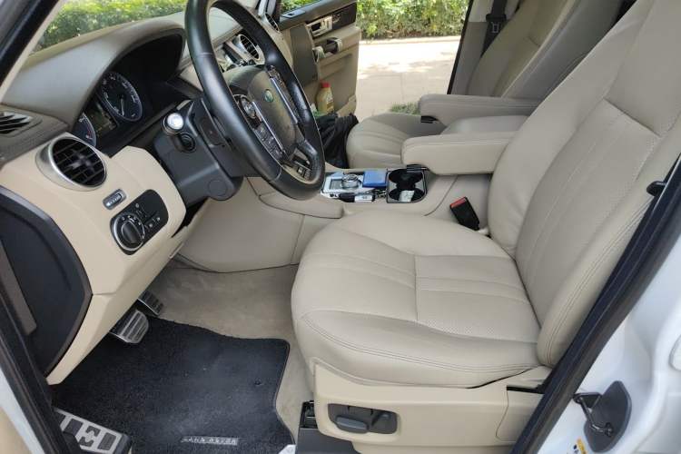 Used Land Rover Discovery 2013 3.0 SDV6 HSE Diesel Edition Left Front Seat