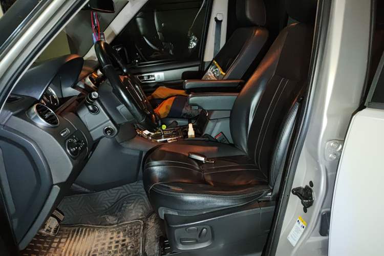 Used Land Rover Discovery 2013 5.0 V8 HSE Left Front Seat