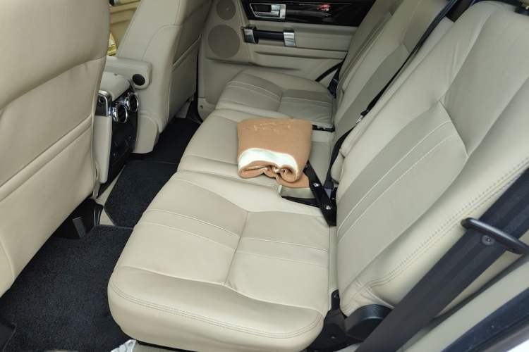 Used Land Rover Discovery 2013 3.0 SDV6 HSE Diesel Edition Left Rear Seat