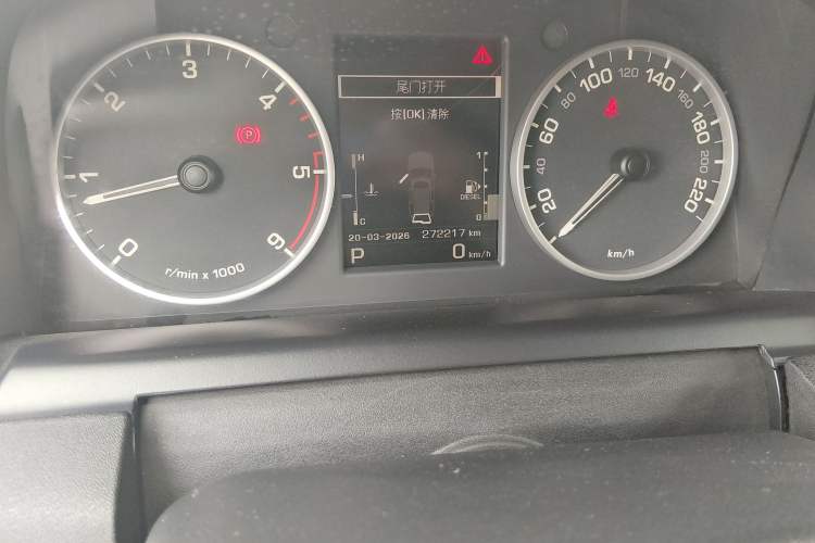 Used Land Rover Discovery 2013 3.0 SDV6 HSE Diesel Edition Odometer Close Up