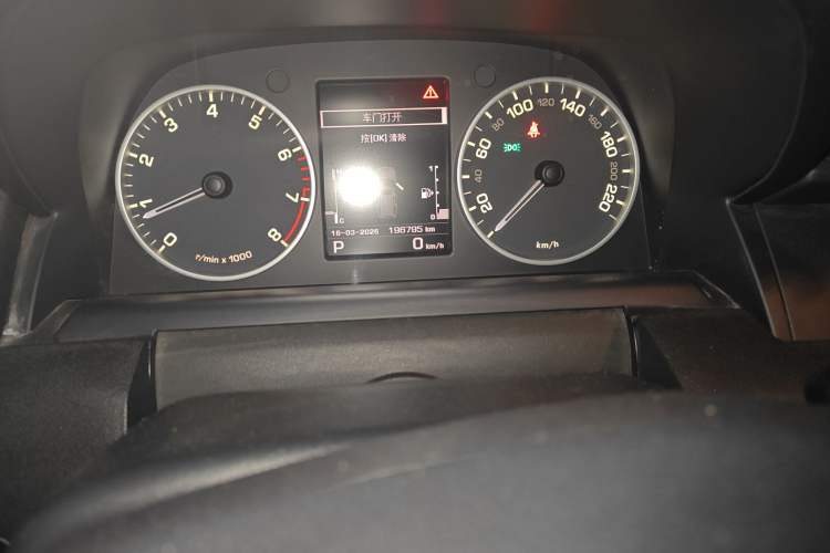 Used Land Rover Discovery 2013 5.0 V8 HSE Odometer Close Up