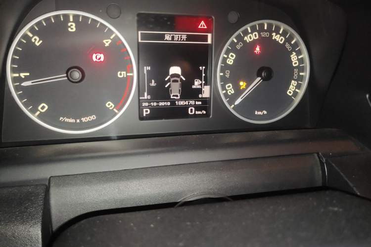 Used Land Rover Discovery  Odometer Close Up