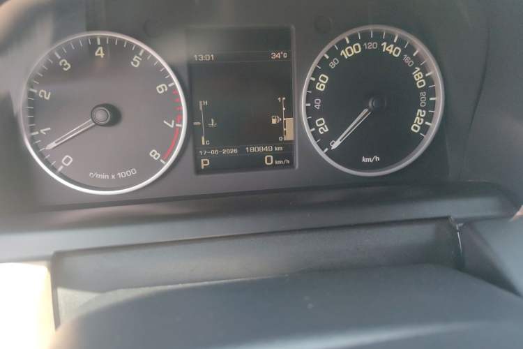 Used Land Rover Discovery  Odometer Close Up
